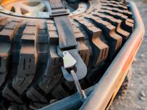 Horizontal Tire Ratcheting Y Tie-Down Strap Bulldog Winch