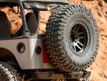 Body Mount Tire Carrier for Jeep YJ / TJ / LJ 8 x 6.5 Inch Motobilt